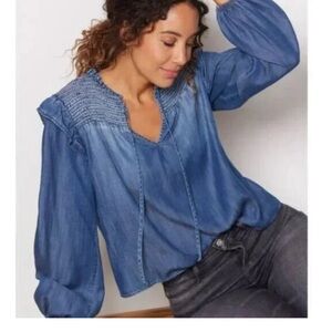 Evereve Cloth & Stone chambray tassle and smocked shirt size L